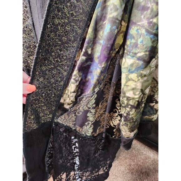 The STUDIO VK Kimono Jacket: A Tapestry of Elegance - 2X - Picture 6 of 7